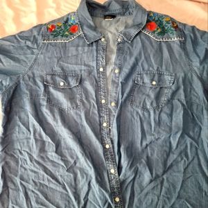 Torrid 3x light button down embroidered at the shoulders.